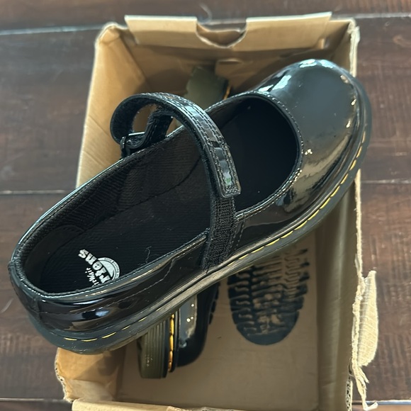 Brand new never worn little girls Dr. Martens “Maccy” Mary Jane’s in size 1 - Picture 2 of 4